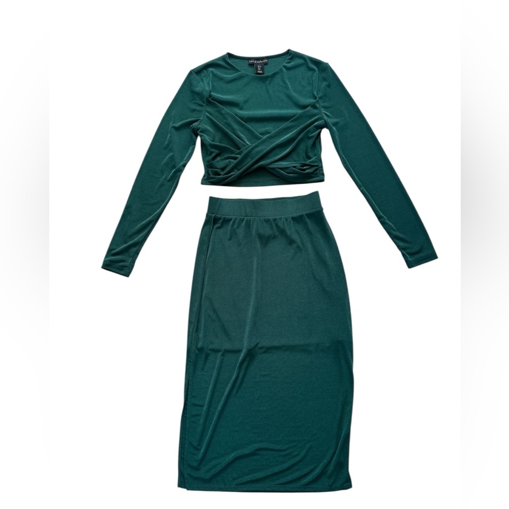 House of Harlow 1960 Two-Piece Long Sleeve Crop Top & Midi Skirt in Forest Green